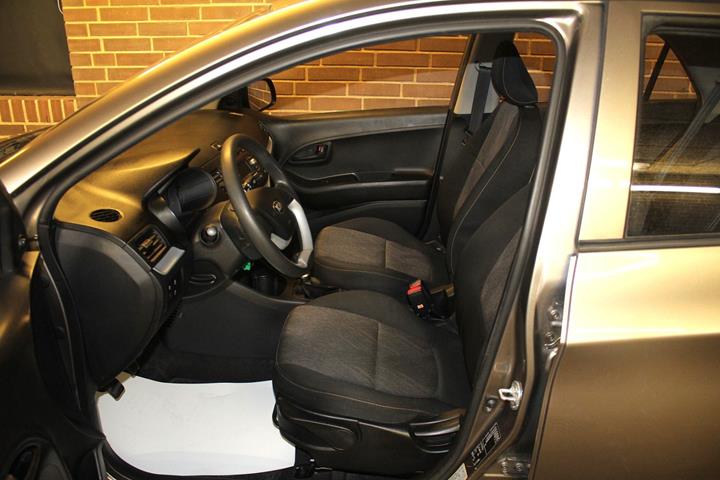 Grå Kia Picanto fra 2013