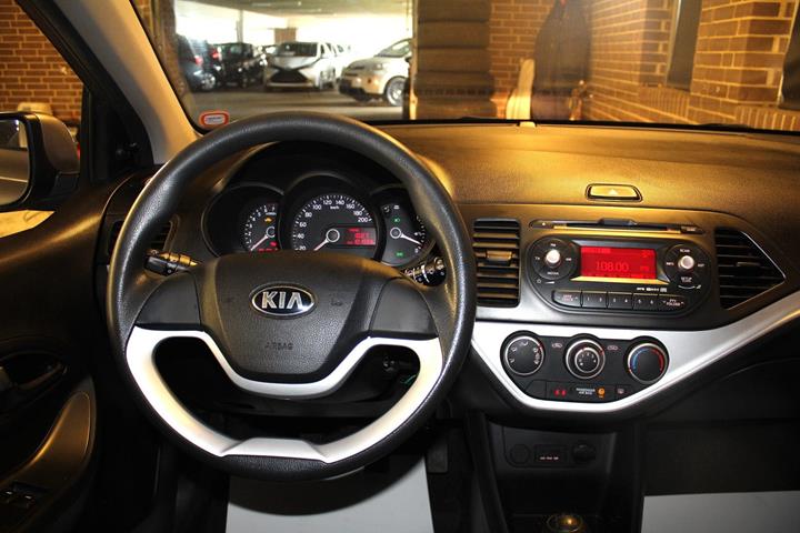 Grå Kia Picanto fra 2013