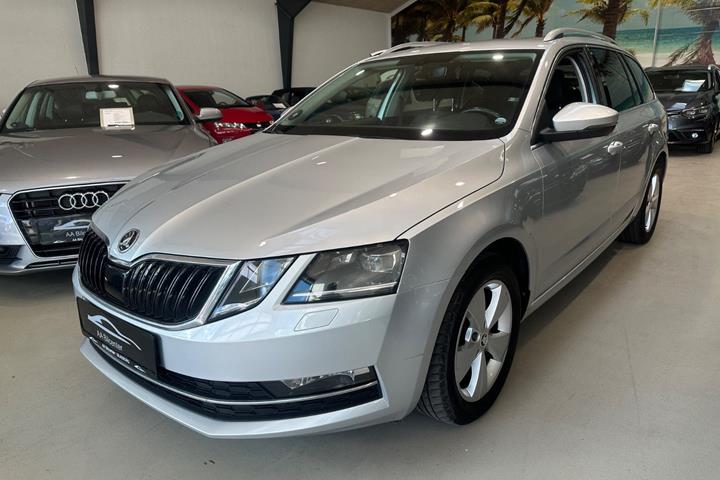 Sølv Skoda Octavia fra 2020 set udefra