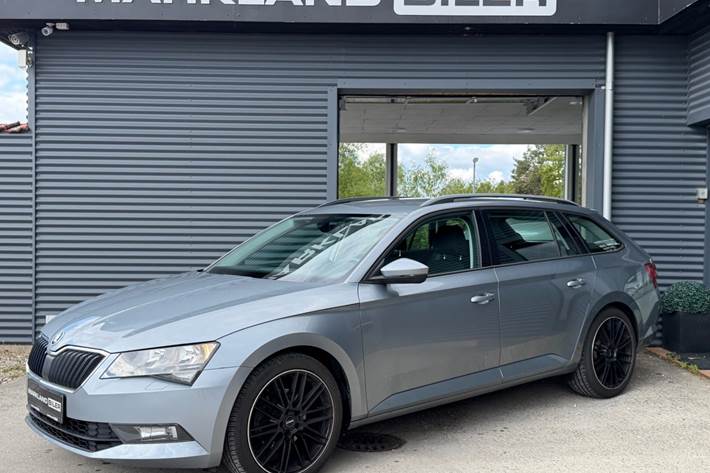Sølv Skoda Superb fra 2017 set udefra