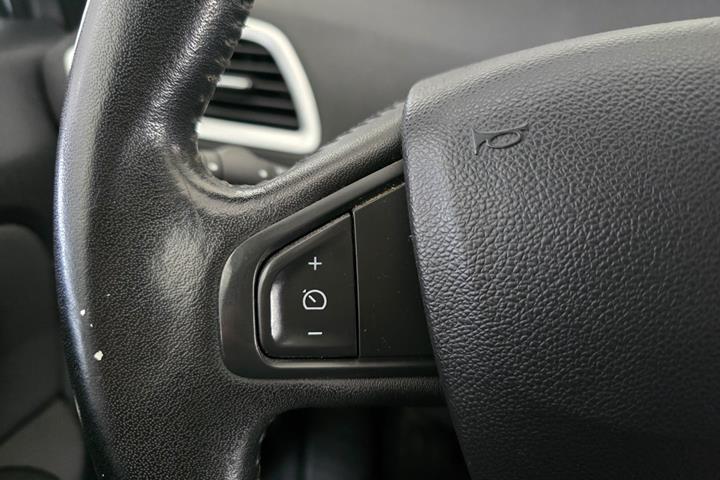 undefined Renault Scenic III fra 2013