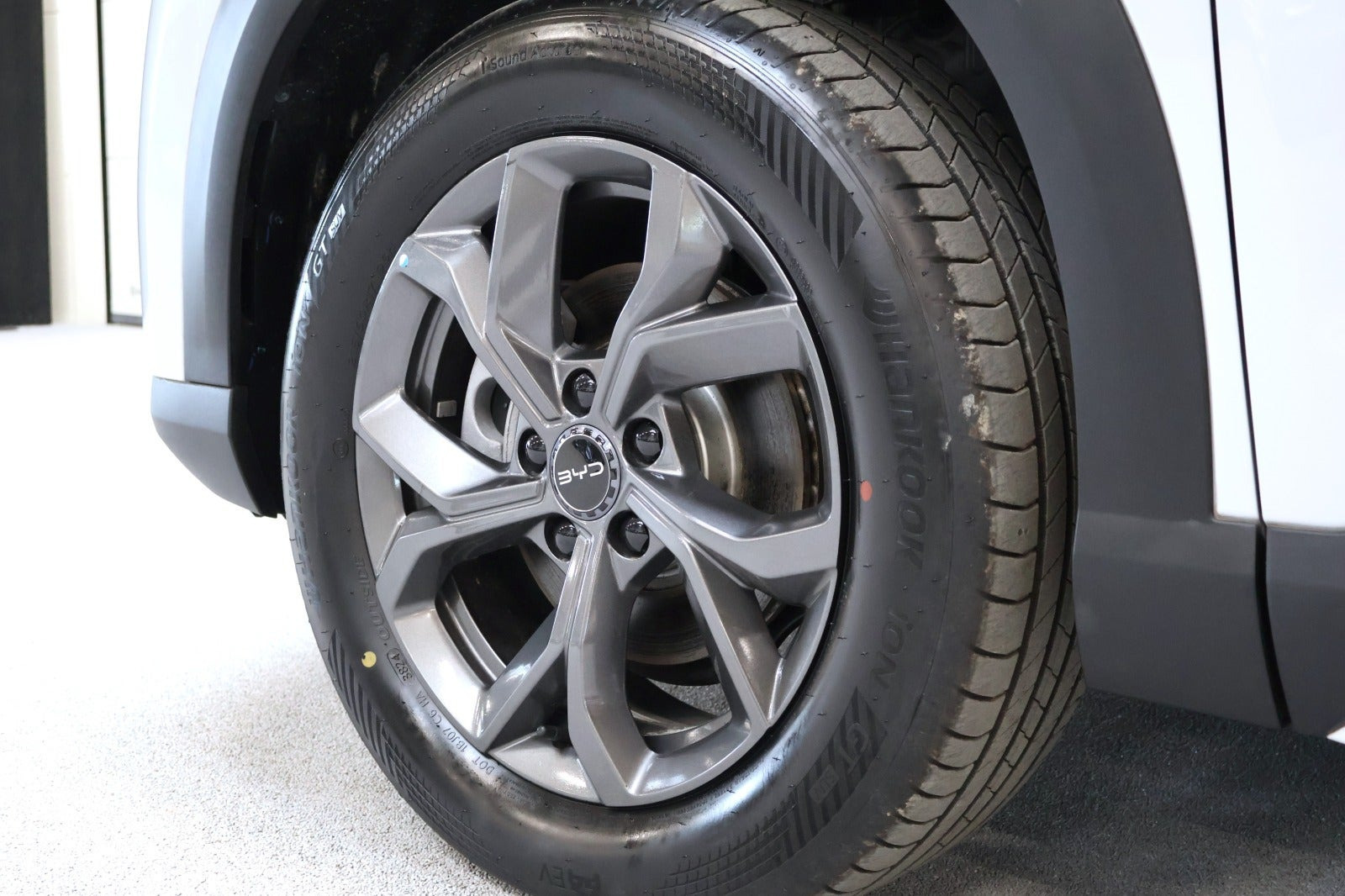 Hvid BYD Atto 2 fra 2025 set udefra