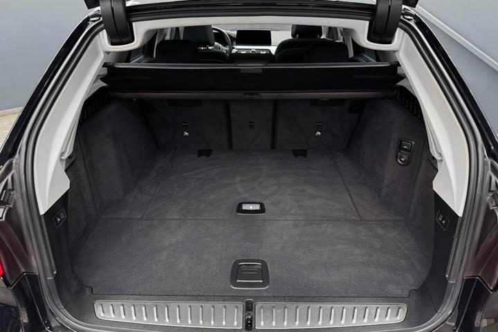 Sort BMW 520d fra 2022