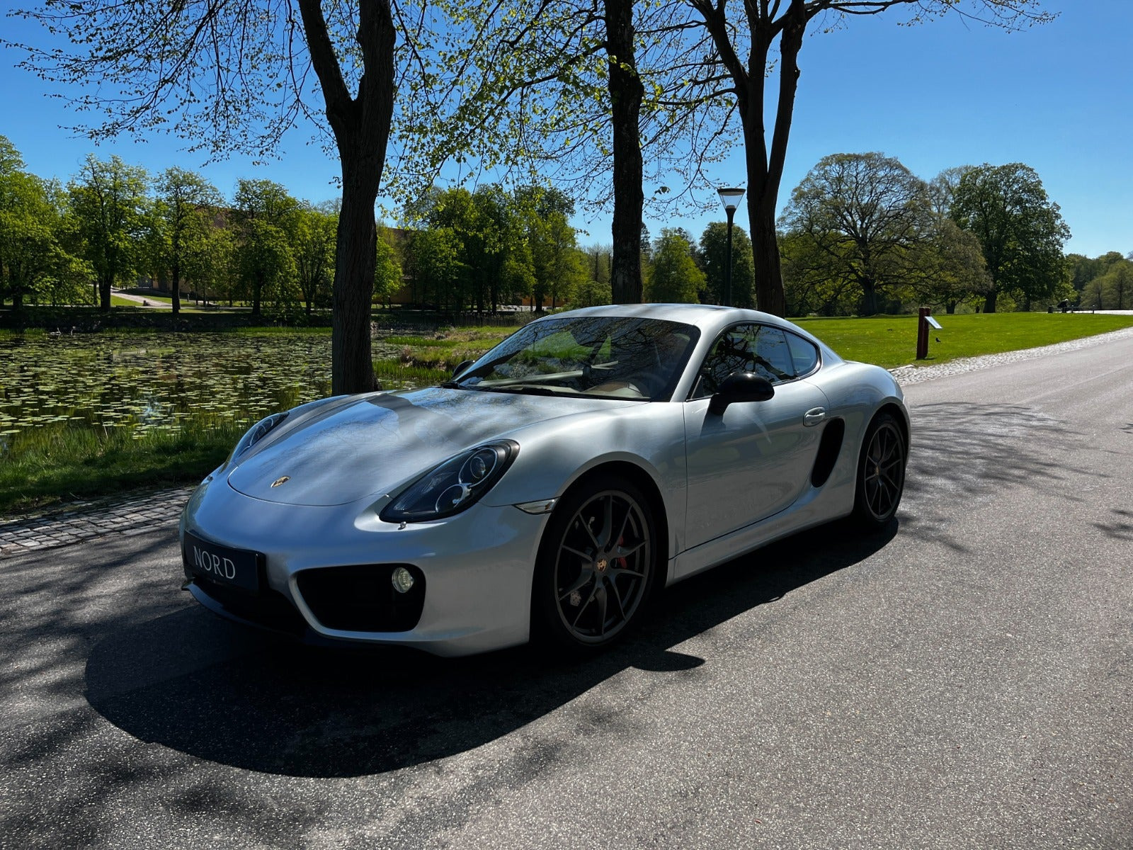 Sølv Porsche Cayman S fra 2015