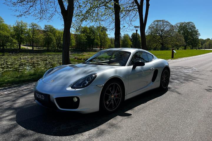 Sølv Porsche Cayman S fra 2015