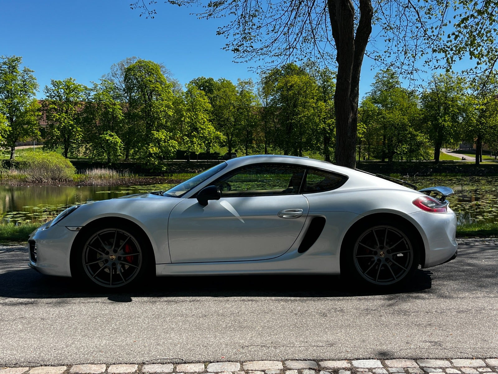 Sølv Porsche Cayman S fra 2015