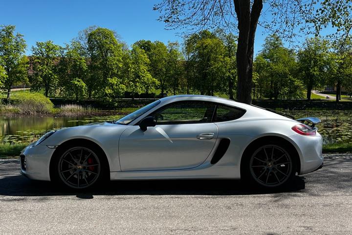 Sølv Porsche Cayman S fra 2015