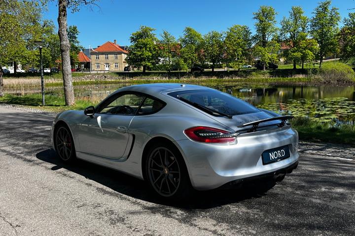Sølv Porsche Cayman S fra 2015