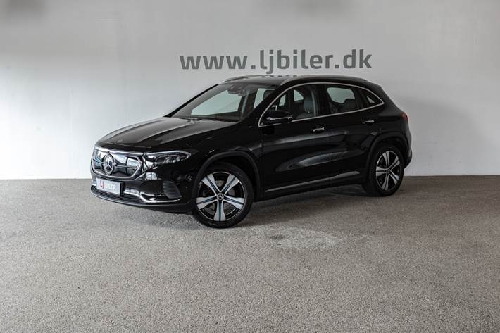 Sort Mercedes EQA250 fra 2021 set udefra