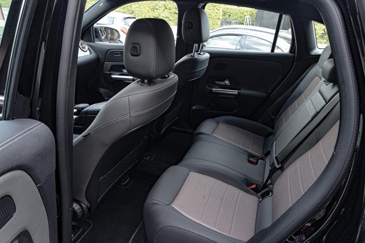 Sort Mercedes EQA250 fra 2021