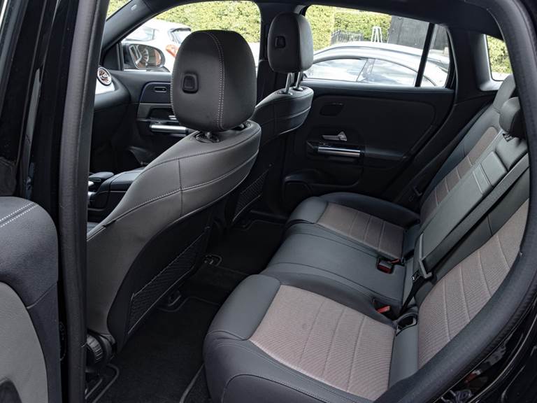 Mercedes EQA250