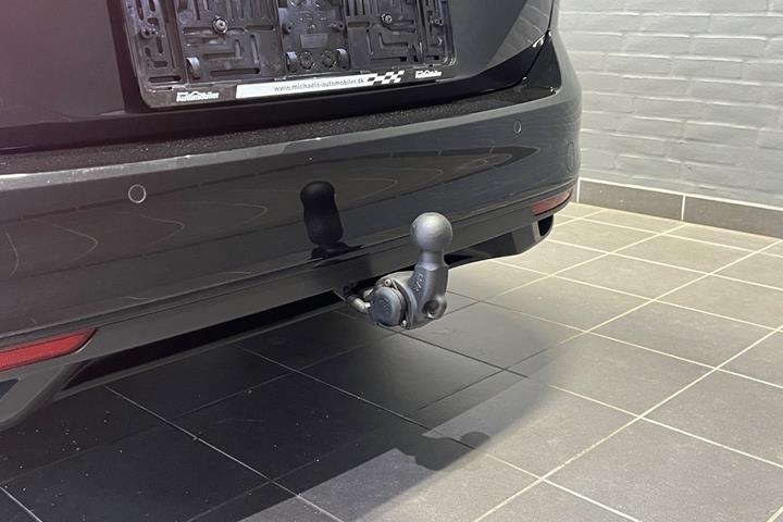 Sort VW Passat fra 2019