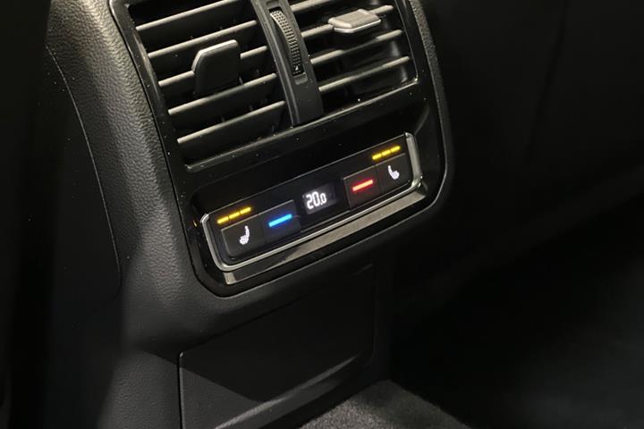 Sort VW Passat fra 2019