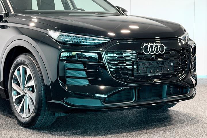 Sort Audi Q6 e-tron fra 2025