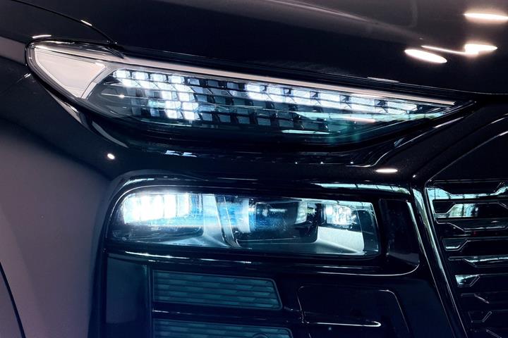 Sort Audi Q6 e-tron fra 2025