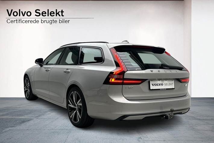 Sølv Volvo V90 fra 2023