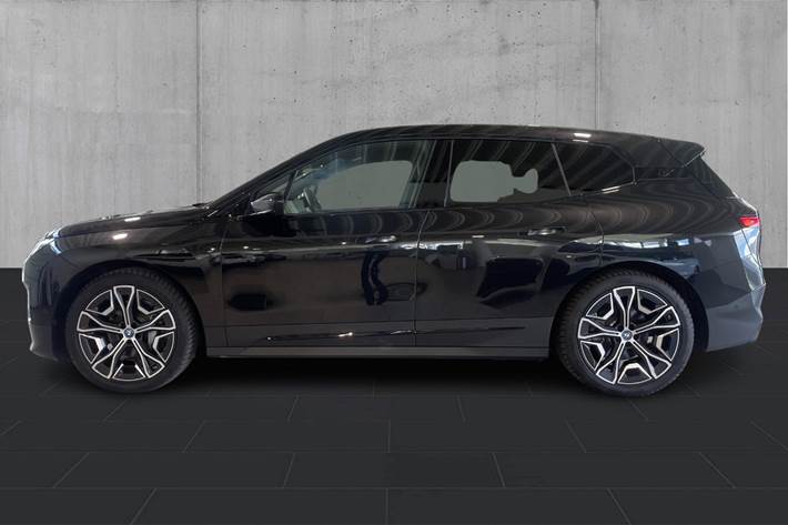 Sort BMW iX fra 2023