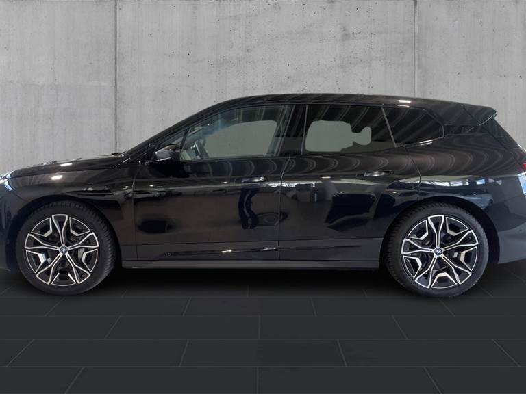 BMW iX xDrive40 Fully Charged