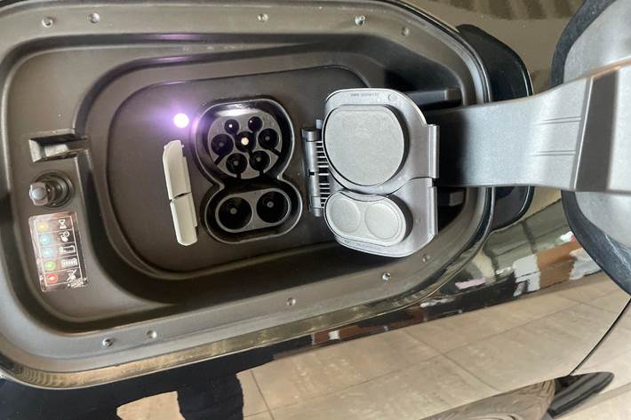 Sort BMW iX fra 2023