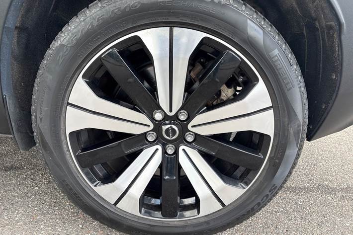 Sort Volvo XC40 fra 2023