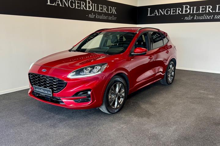 Rød Ford Kuga fra 2020 set udefra