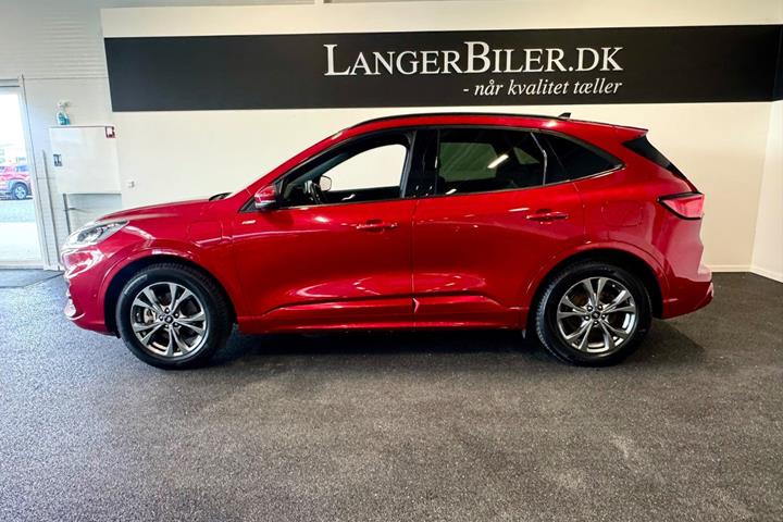 Rød Ford Kuga fra 2020