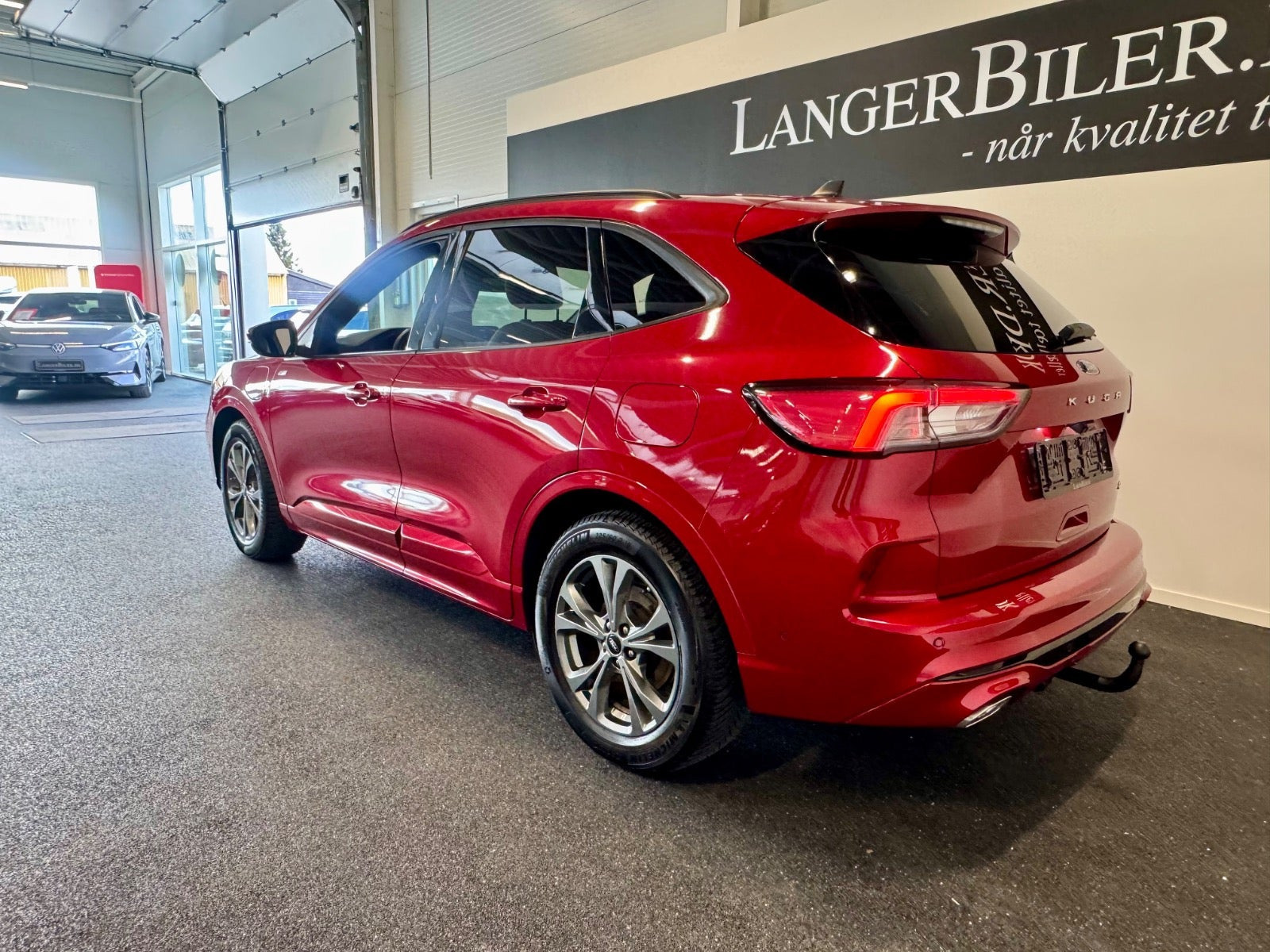 Rød Ford Kuga fra 2020