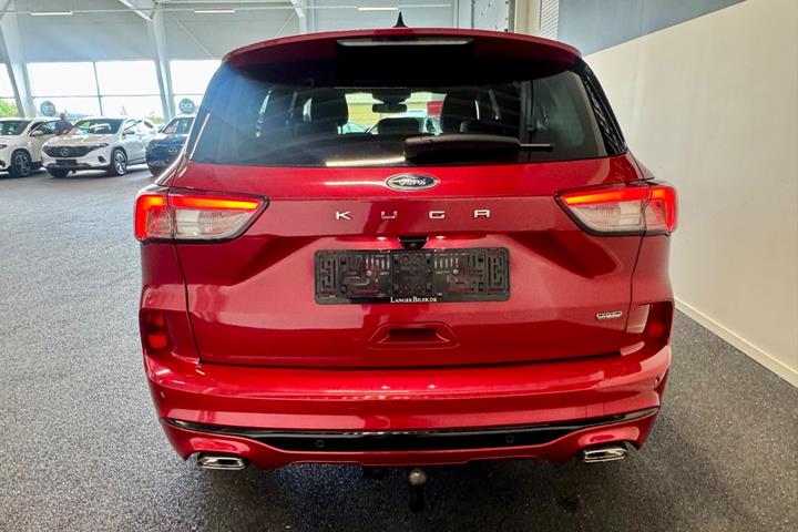 Rød Ford Kuga fra 2020