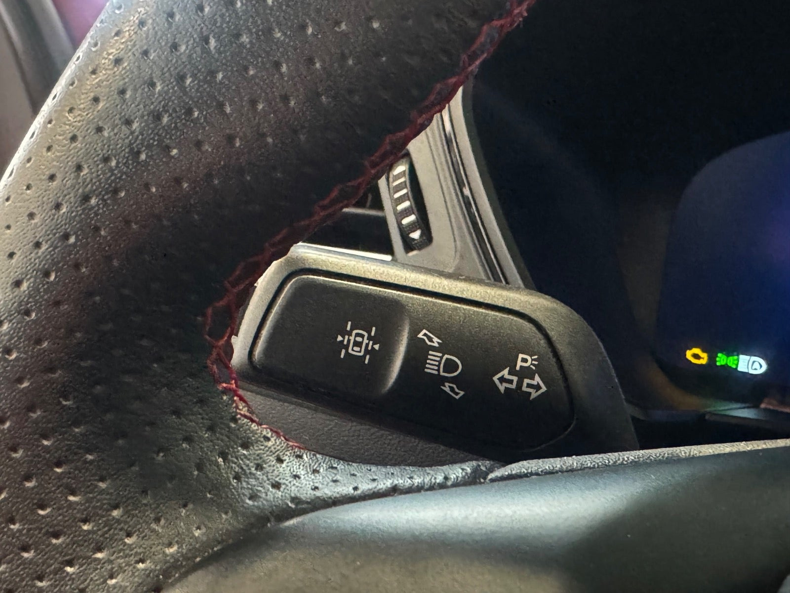 Rød Ford Kuga fra 2020