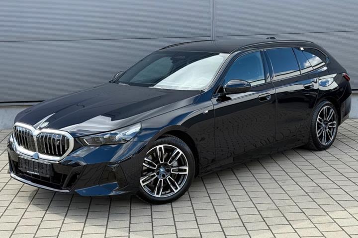 Blå BMW i5 fra 2025