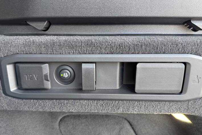Blå BMW i5 fra 2025