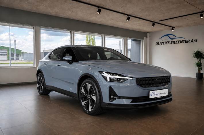 Grå Polestar 2 fra 2023 set udefra