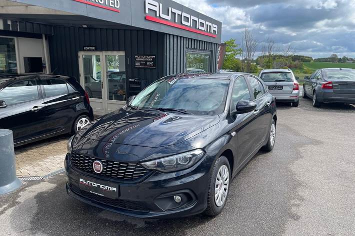 Sort Fiat Tipo fra 2017