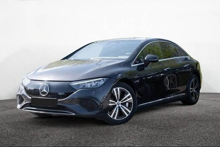 Grå Mercedes EQE300 fra 2025 set udefra