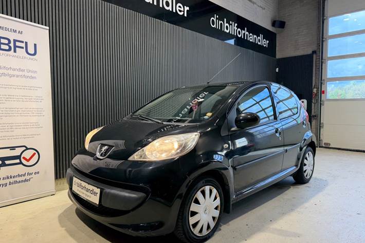 Sort Peugeot 107 fra 2007