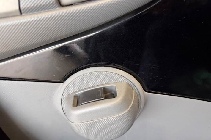 Sort Peugeot 107 fra 2007