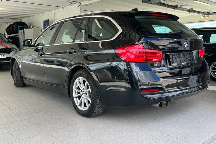Sort BMW 320i fra 2018