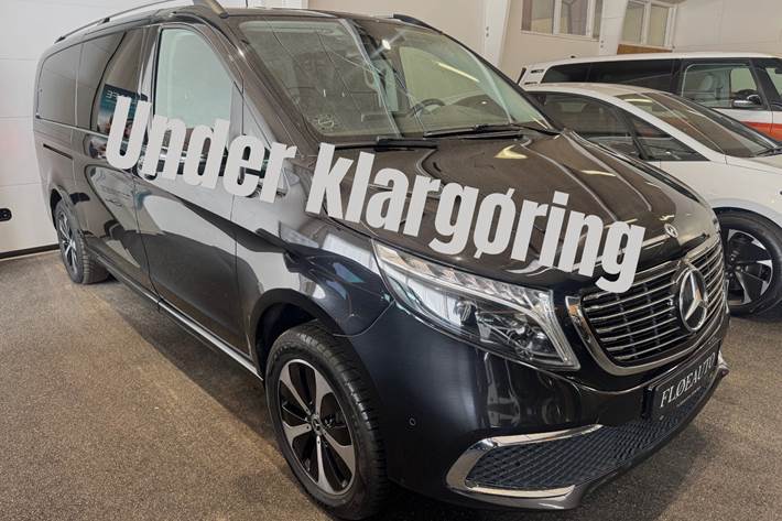 Sort Mercedes EQV300 fra 2023 set udefra