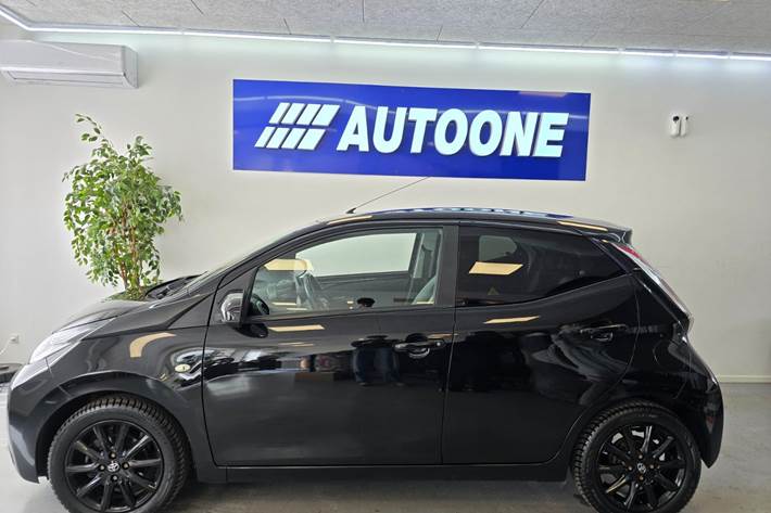 Sort Toyota Aygo fra 2015