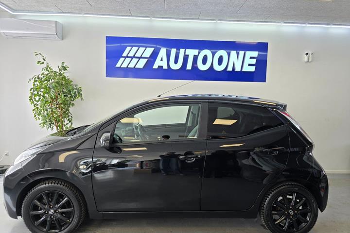 Sort Toyota Aygo fra 2015