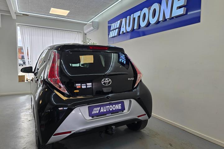 Sort Toyota Aygo fra 2015