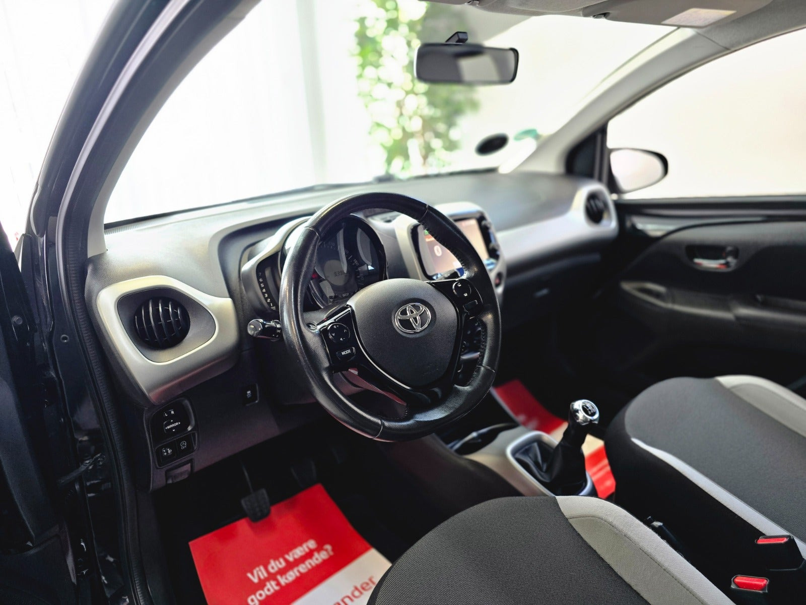 Sort Toyota Aygo fra 2015