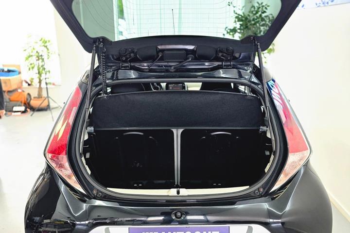 Sort Toyota Aygo fra 2015