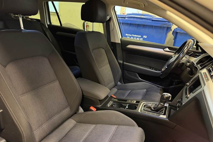 Hvid VW Passat fra 2016