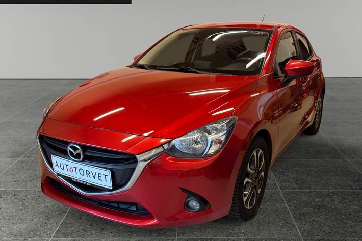Rød Mazda 2 fra 2015