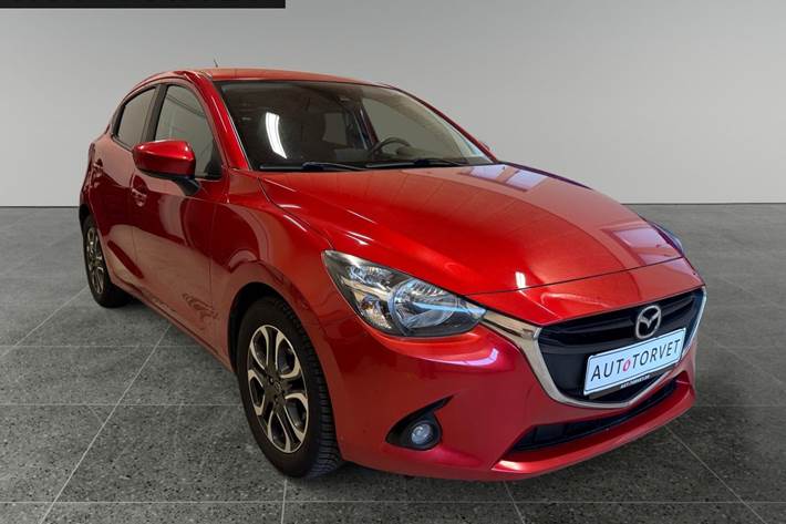 Rød Mazda 2 fra 2015