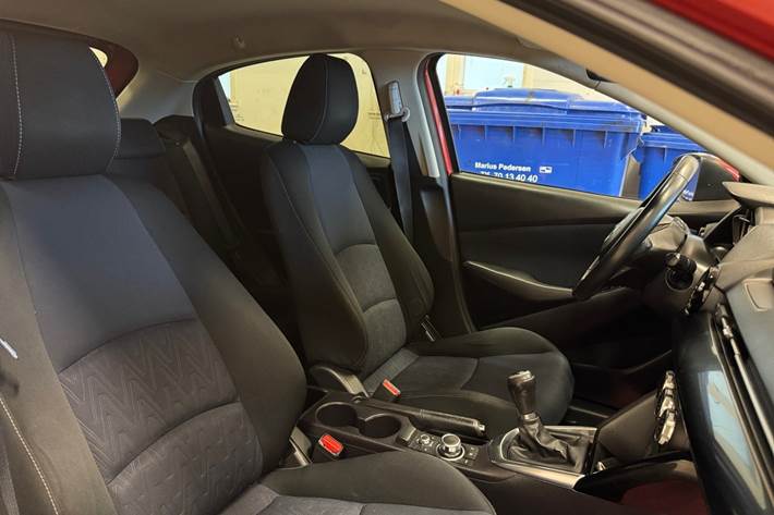 Rød Mazda 2 fra 2015