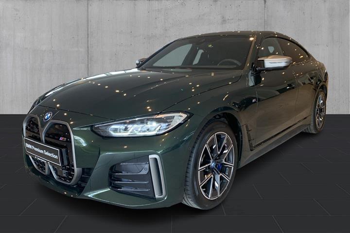 Grøn BMW i4 fra 2024 set udefra