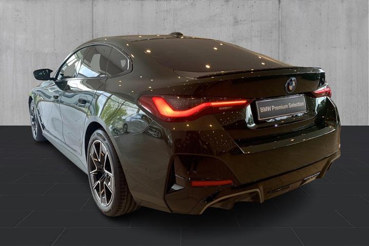 Grøn BMW i4 fra 2024