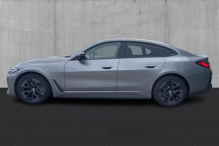 Grå BMW i4 fra 2023